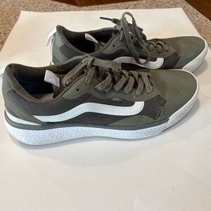 Vans Men's Dark Green and White Sneakers. Men’s 10.5. Ultrarange/Ultracush.